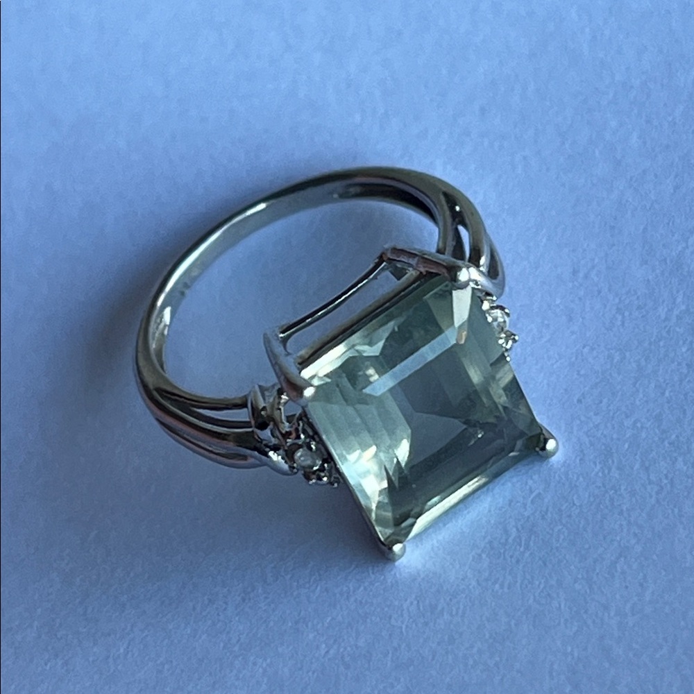 Elegant Silver Jewelry Set with Aquamarine Gemstones